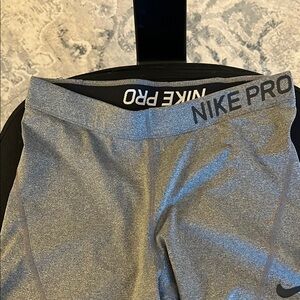 Nike Pro Women’s Gray Bottoms Medium
